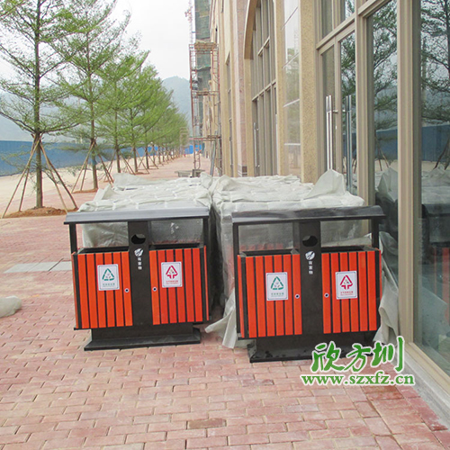 廣州清遠地產物業公司，增添欣方圳鋼木垃圾桶